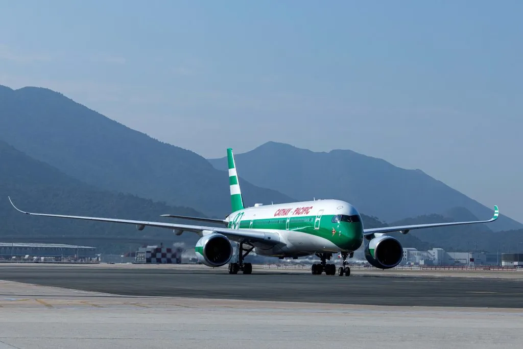 Cathay Pacific Airways - A Pictorial Tribute - 42kft