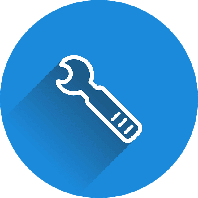 Mantenimiento de páginas webs con WordPress — icono herramienta azul Icono circular azul con una llave inglesa blanca y sombra larga que representa soporte técnico y herramientas para sitios web, Mantenimiento de páginas webs con WordPress