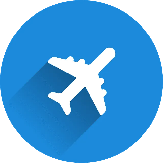 Icono avión blanco sobre cÃrculo azul para Mantenimiento de páginas webs con WordPress Icono circular azul con la silueta blanca de un avión en estilo plano y sombra larga, imagen clara y accesible para representar servicios o secciones como Mantenimiento de páginas webs con WordPress