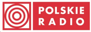 Biało-czerwone logo Polskiego Radia. Po lewej stronie koncentryczne białe okręgi tworzą kształt tarczy w czerwonym kwadracie. Po prawej stronie widnieje napis "POLSKIE RADIO" wykonany pogrubionymi białymi literami, ułożonymi w dwóch liniach wewnątrz czerwonego prostokąta.