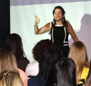 http://atracaodeclientes.com.br/wp-content/uploads/2015/09/Olivia-Lobell-Palestra-Como-Atrair-Mais-Clientes-de-Coaching
