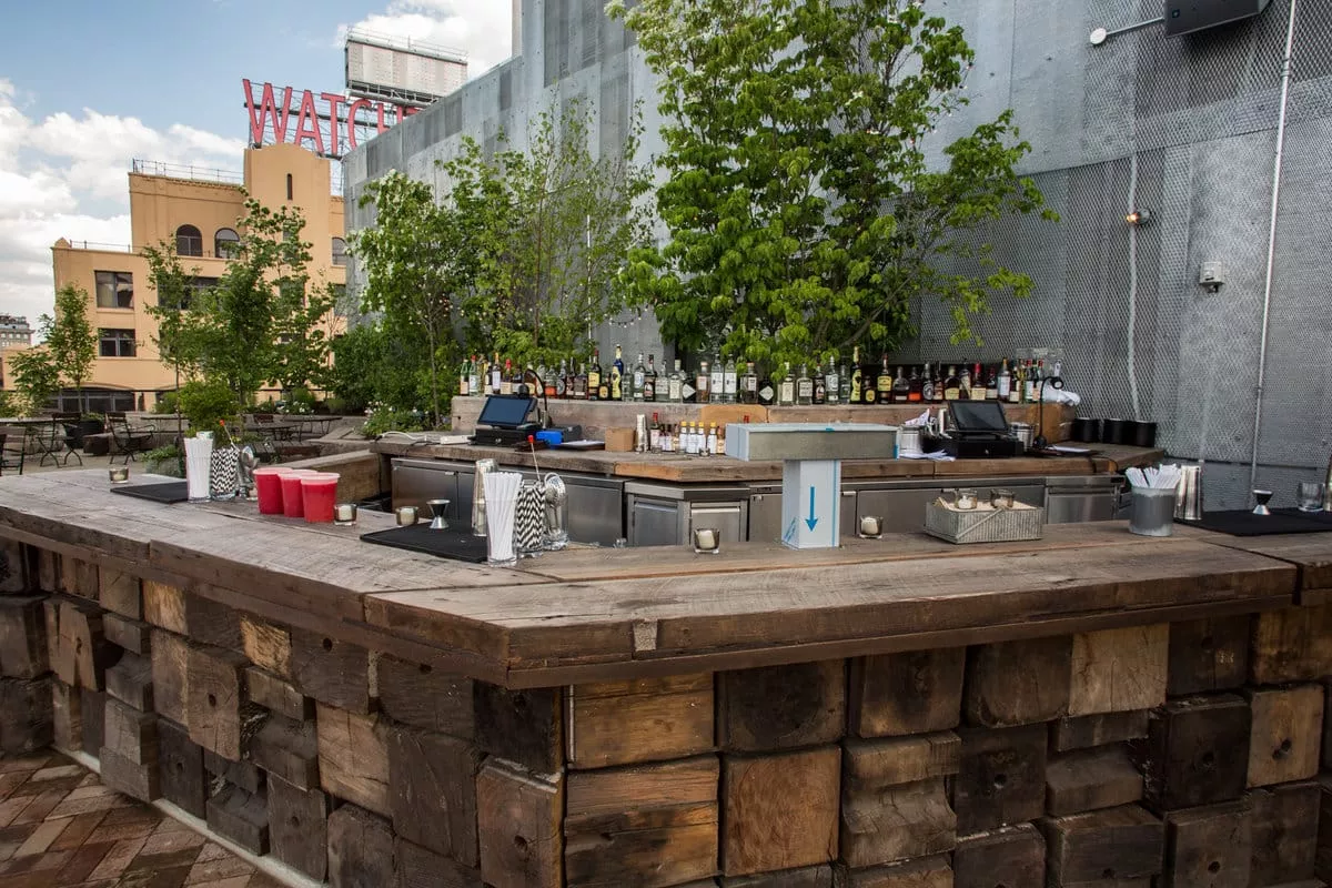 6 Rooftop Bars with Incredible Skylines views of New York City: The 1 Hotel, Brooklyn Bridge The 1 Hotel, Brooklyn Bridge