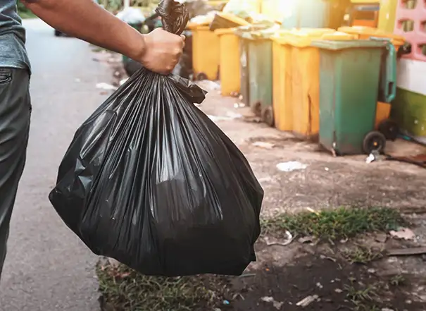 Wildlife-removal_trash-can-attract-pests_tips-and-tricks_pest-control