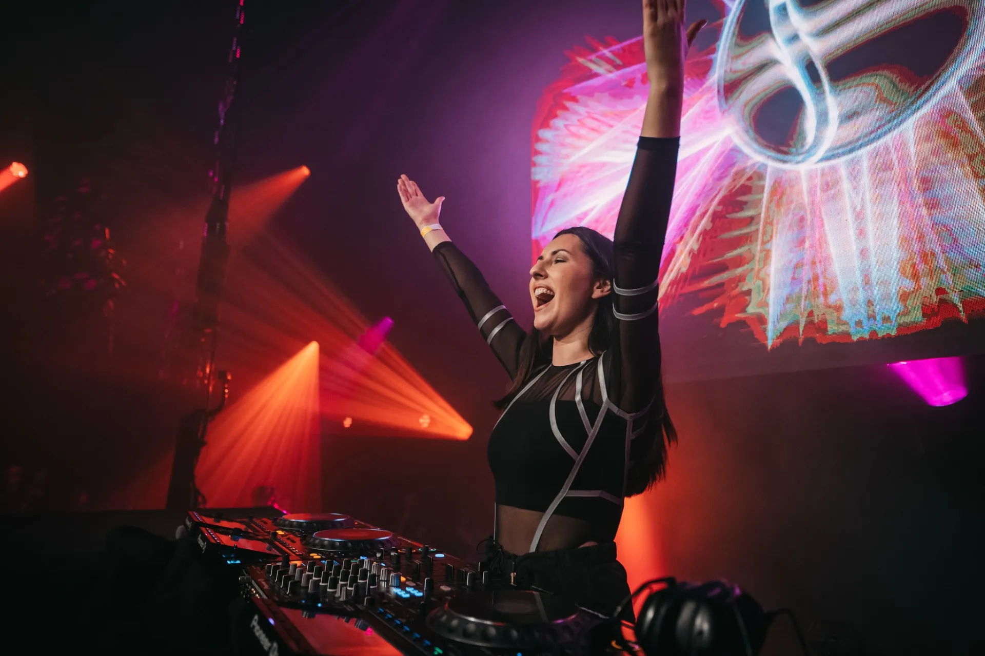 Nifra London Thor PR Black Hole