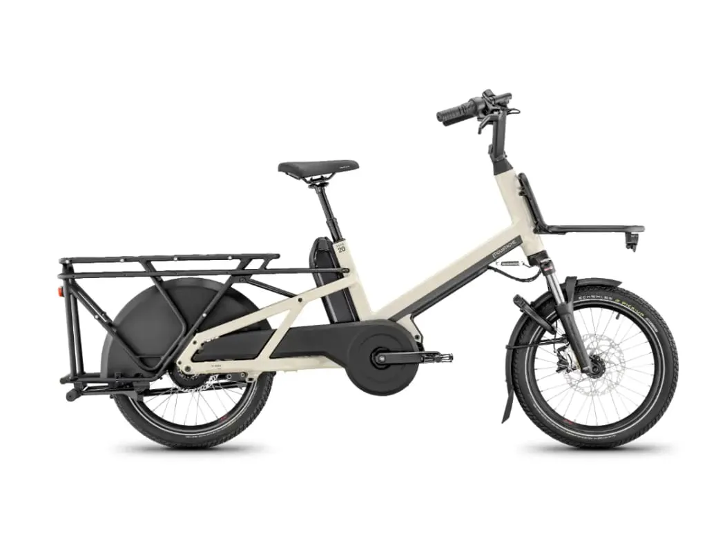 Una moderna bicicleta eléctrica Moustache Lundi 20 Cargo con un cuadro beige, neumáticos negros y un portaequipaje trasero, vista de lado.