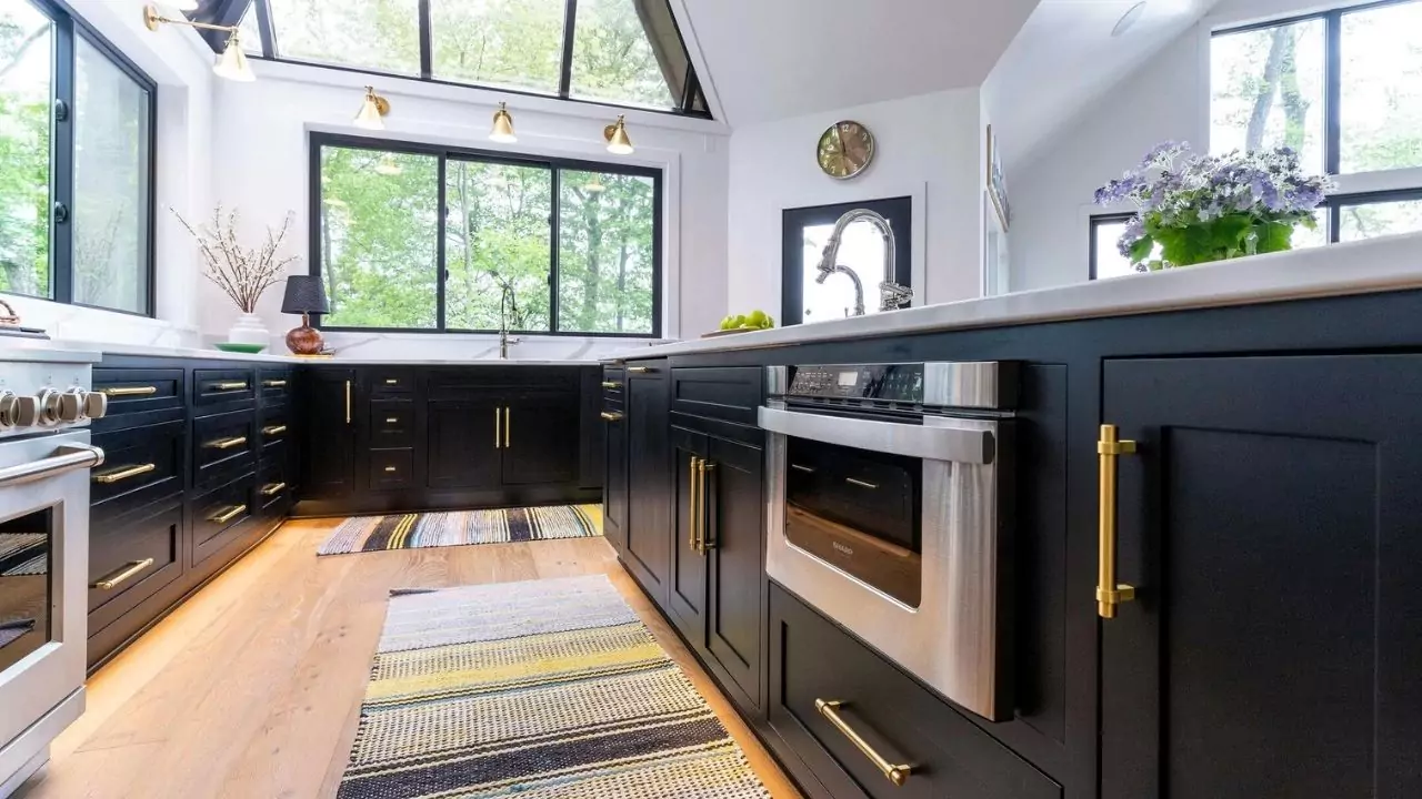 Cat Warna Hitam Dan Putih Bagian Dalam Rumah Yang Elegan Dan Mewah