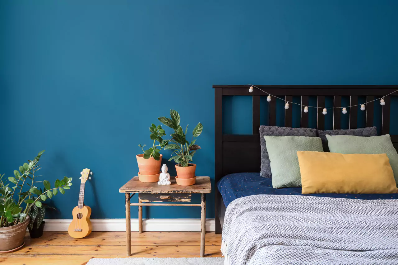 Cat Kamar Aesthetic Warna Biru Denim
