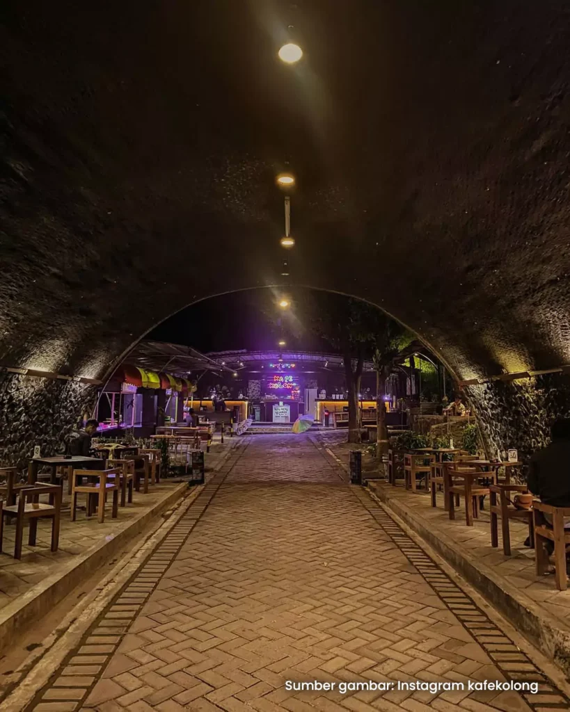 Desain arsitektur kafe kolong