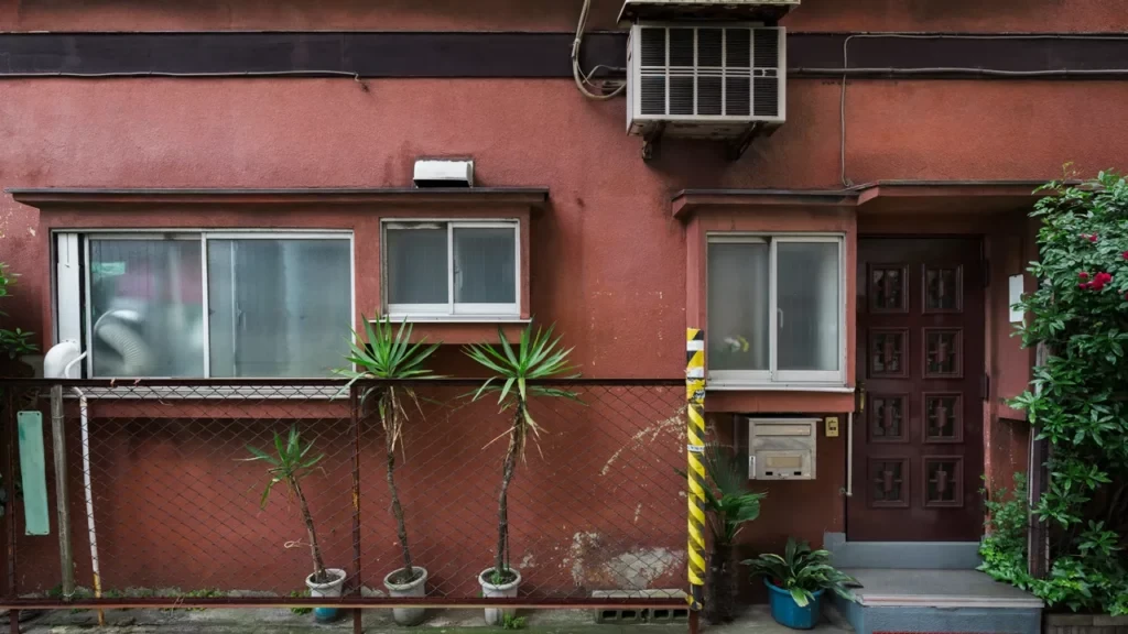 Ide inspirasi cat luar rumah warna coklat