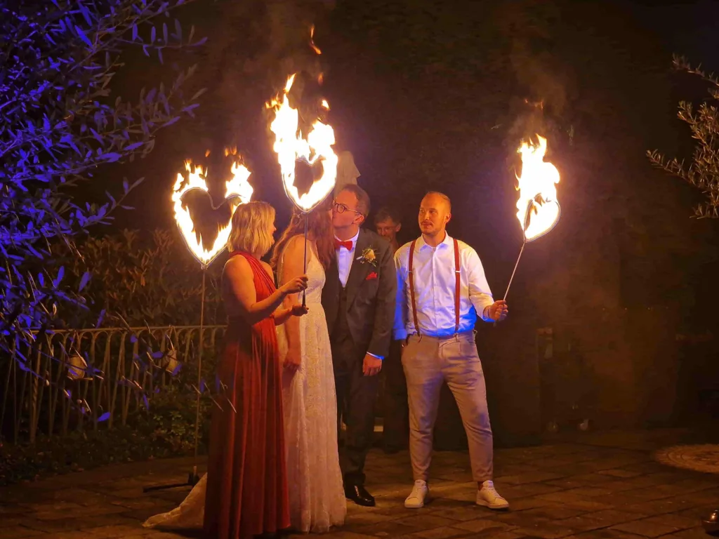 Obere Mรผhle Rengsdorf DJ 1 - DJ Julian Engels mit Brautpaar auf Hochzeit in der Obere Mรผhle Rengsdorf
