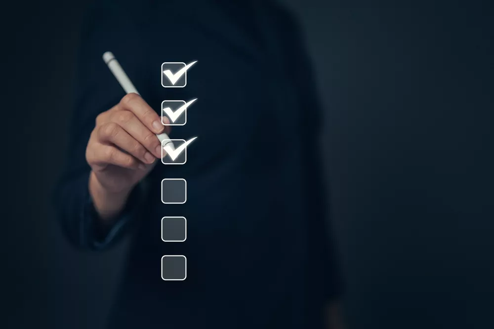 image_Business,Performance,Checklist,Concept,Young,Business,Woman,Using,Laptop,Surveys