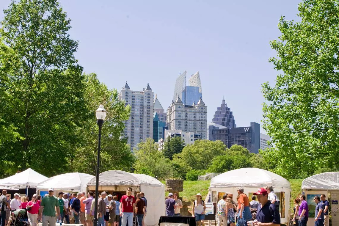 dogwood-festival-piedmont-park-atlanta-skyline