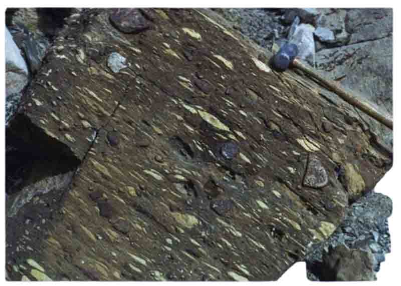 Mineral lineation