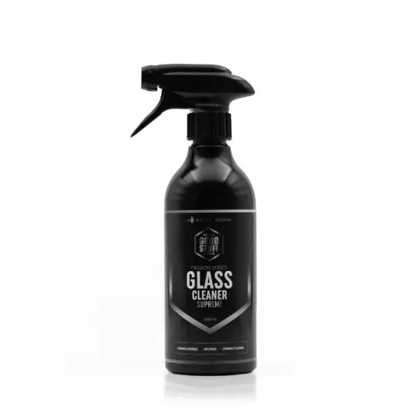 Eine schwarze Sprühflasche mit der Aufschrift "Glass Cleaner Supreme" aus der Passion Line von Good Stuff steht aufrecht vor einem schlichten weißen Hintergrund und präsentiert dieses hochwertige Autopflegemittel.