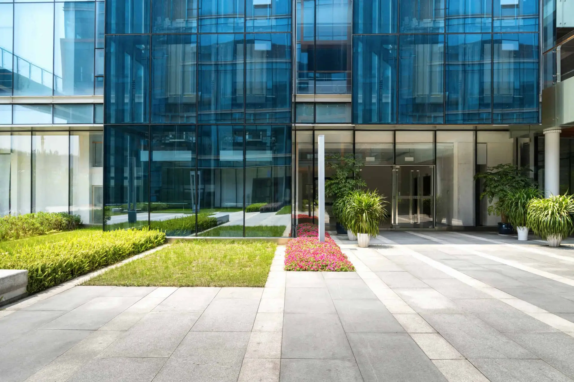 Moderne Stadtarchitektur in einem Wissenschafts- und Technologiepark