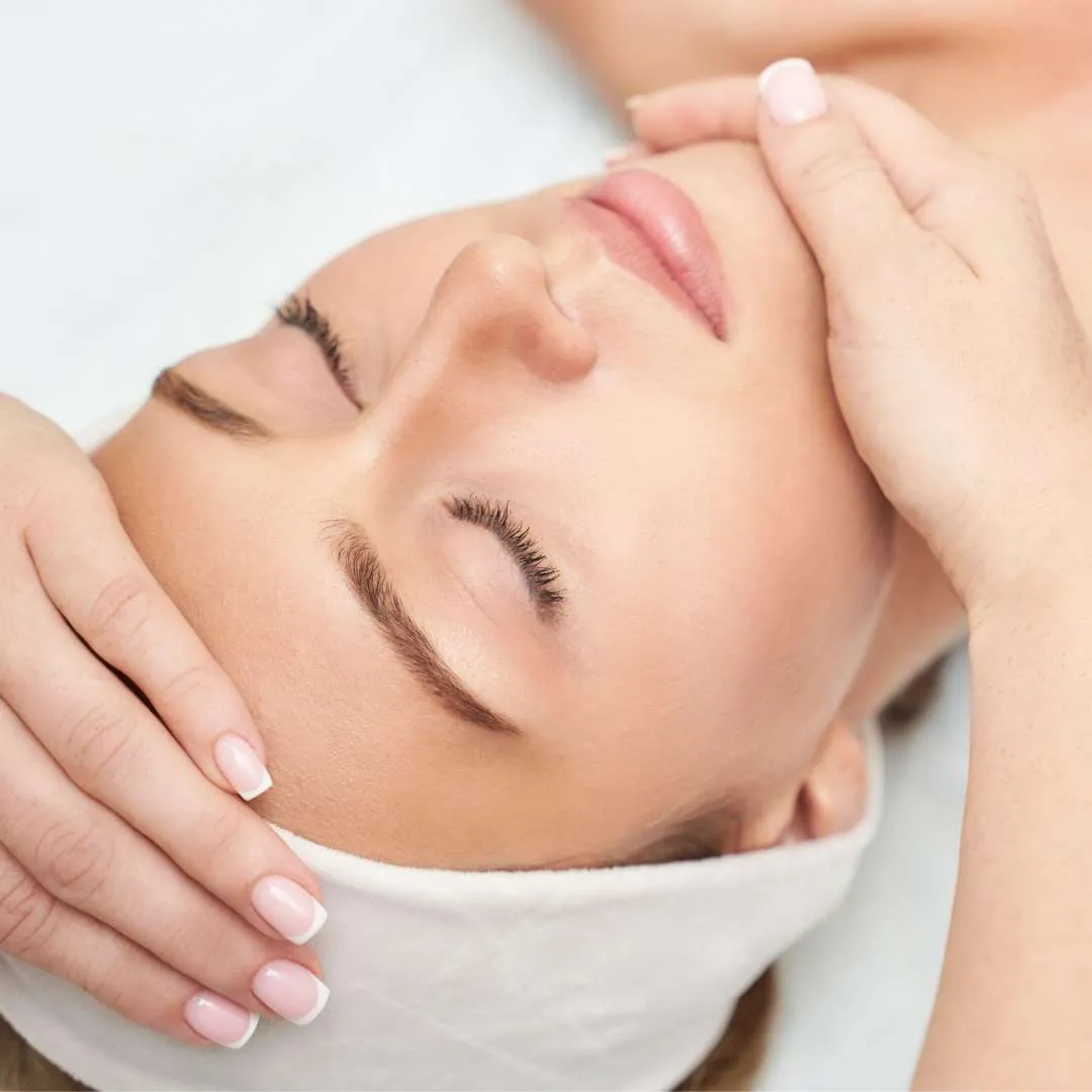 How is the procedure performed for A Dermaplane Glow Treatment - Las Vegas Skin Pros | Med Spa How is the procedure performed for A Dermaplane Glow Treatment