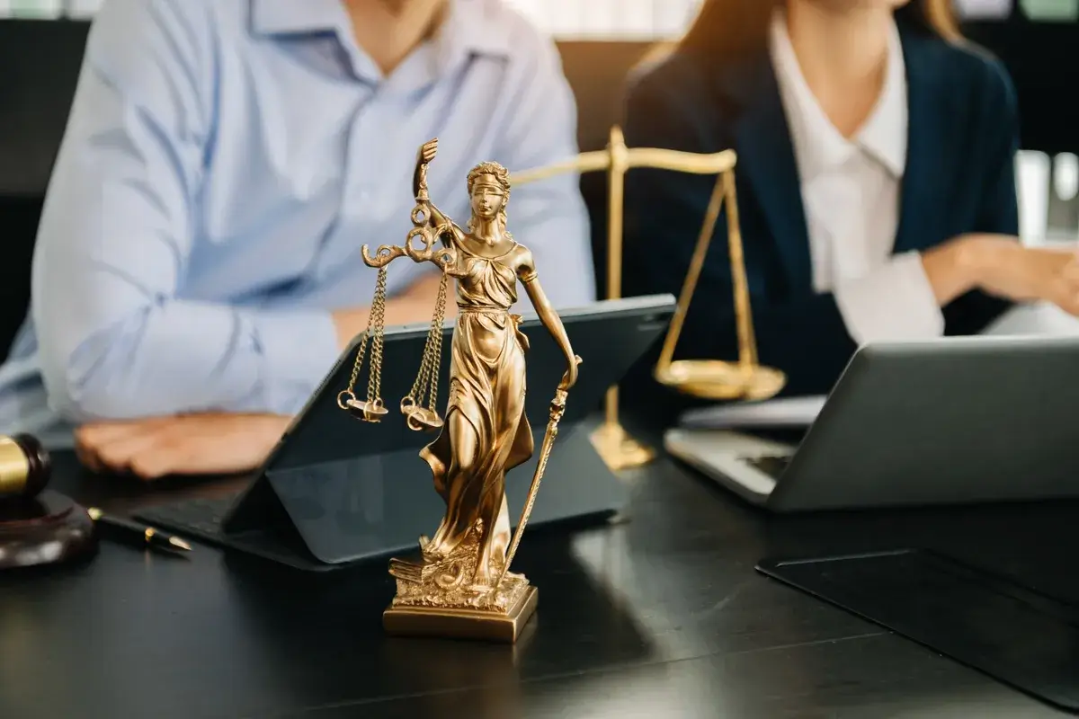 business-and-lawyers-discussing