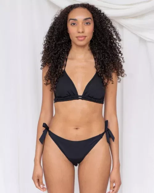 Menstruatie zwemslip met verstelbare zijkanten – mid-rise pasvorm voor zelfverzekerd zwemmen tijdens je cyclus.