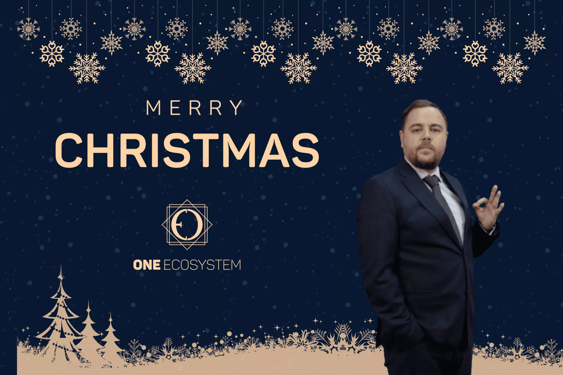 2023 å¹´ã®å‹åˆ©ã®å¹´ã‚’ç¥ã†ã€ãƒ¡ãƒªãƒ¼ クリスマスã¨ã„ã†è¨€è‘‰ãŒæ›¸ã‹ã‚ŒãŸé›ªã®èƒŒæ™¯ã®å‰ã«ç«‹ã¤ã‚¹ãƒ¼ãƒ„ã‚’ç€ãŸç”·æ€§ã€‚