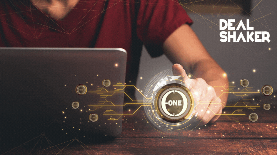 ある人物が、デジタル ネットワーク オーバーレイと「Deal Shaker」という文字が表示されたラップトップを使用しています。これは、2024 年 1 月の情報に向けて DSP テクノロジーに今後起こるイノベーションを示唆しています。.