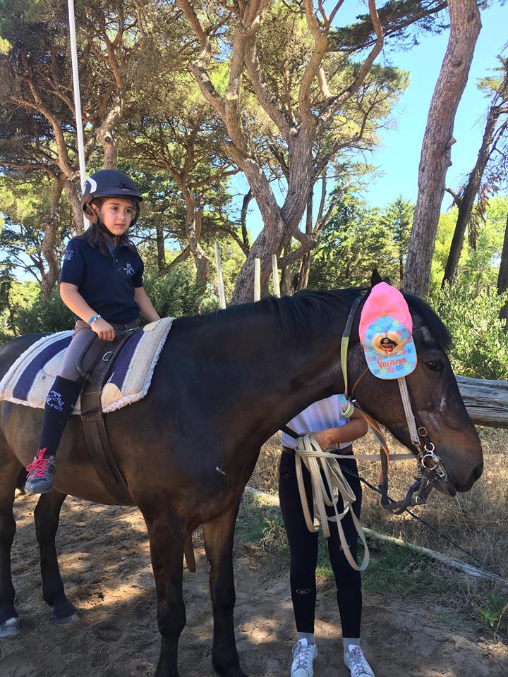 Aula de volteio a cavalo na Escola de Equitação Miguel Alves, Cascais