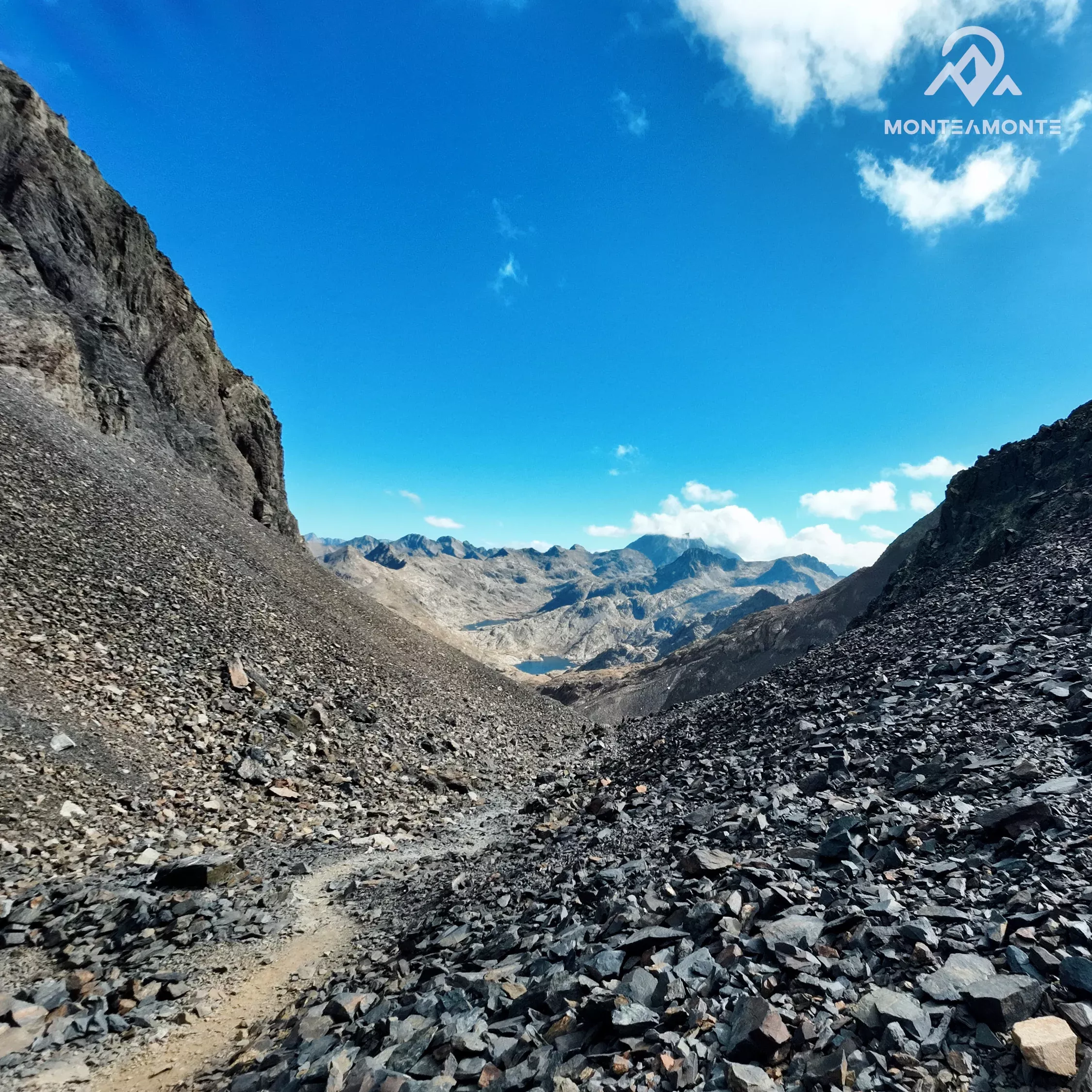 Ibones Azules durante la ruta a los Picos del Infierno desde Panticosa