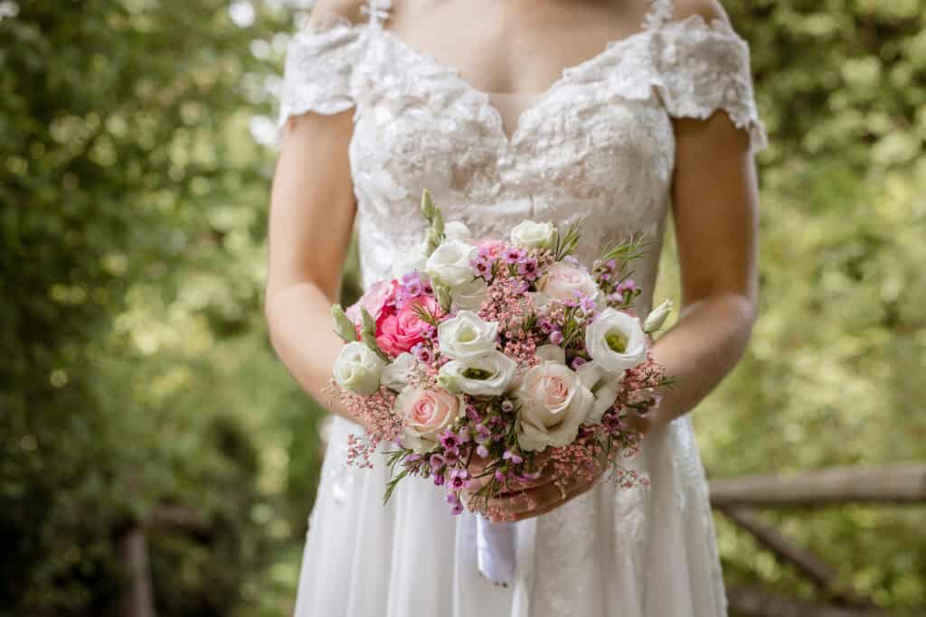 hochzeitsfotograf esslingen brautstrauß hochzeitsfotografie