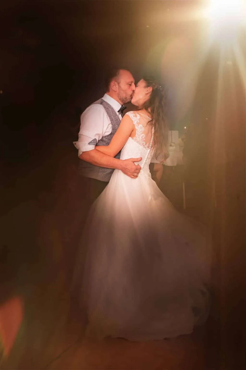 Hochzeitsfotograf boeblingen Herrenberg Brautpaar  bei ewrföffungestanz