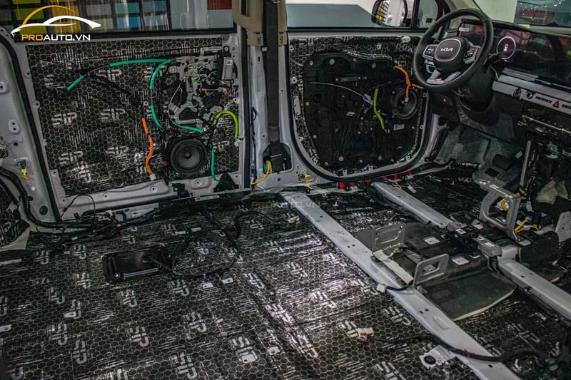 Chống ù xe ô tô