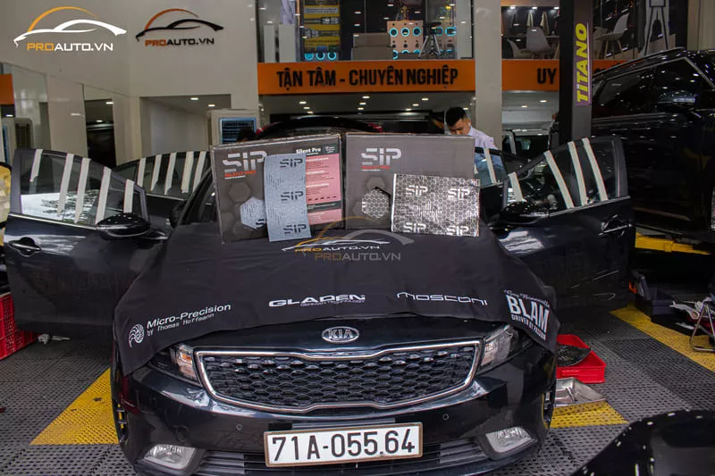 Thi công cách âm chống ồn xe ô tô tại Proauto.vn