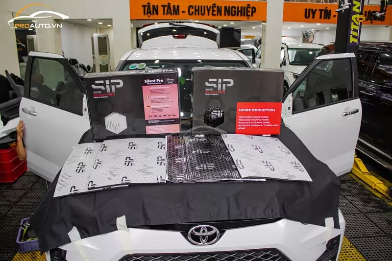 Thi công cách âm chống ồn xe ô tô tại Proauto.vn