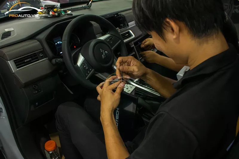 Thi công lắp đặt màn hình android ô tô uy tín chính hãng