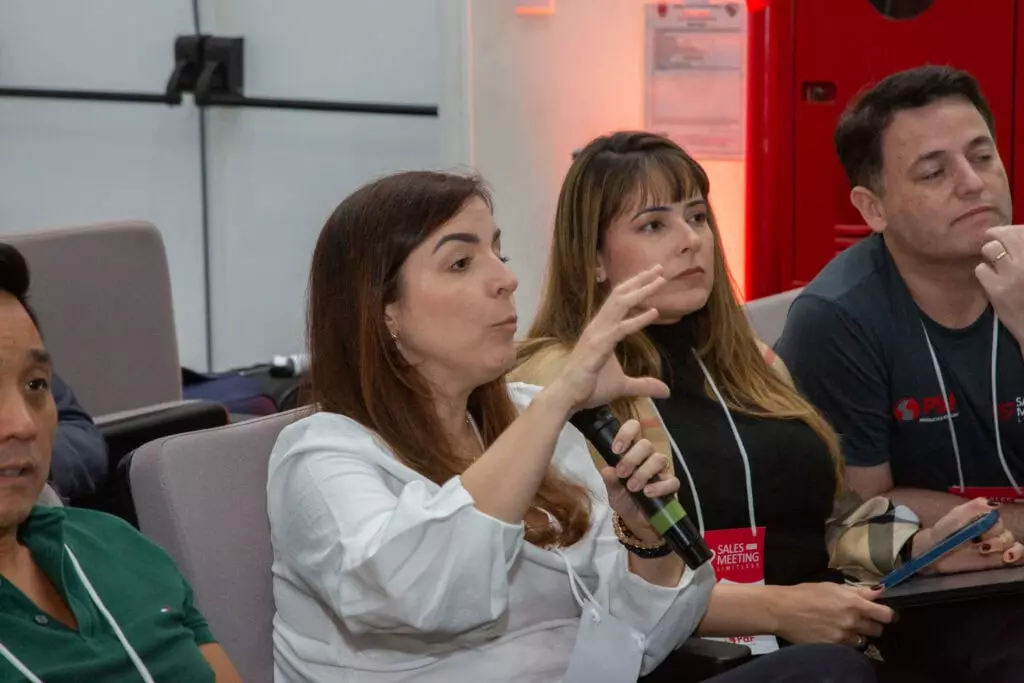 P&F Brazil team members asking a question during a presentation at the 2025 Sales Meeting