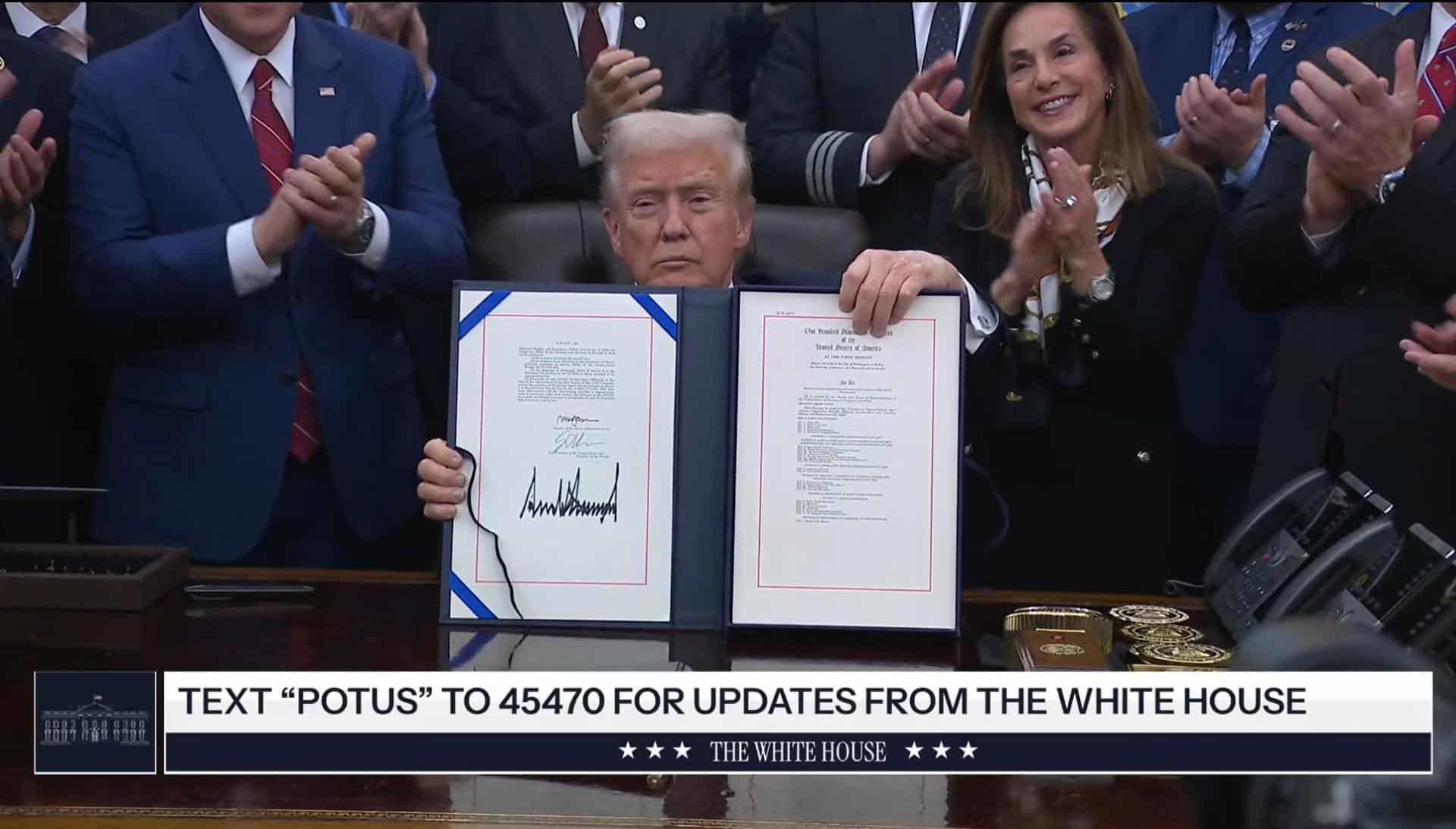 EE.UU. reabre su gobierno 43 dรญas despuรฉs y pone fin al cierre mรกs largo de su historia