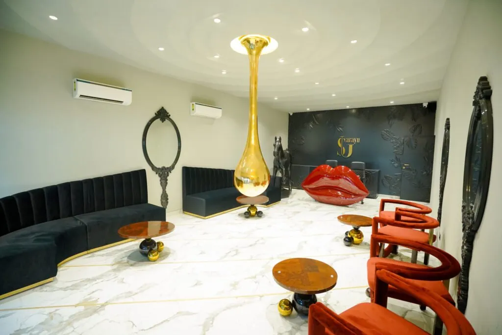 Welcoming reception area at Sarayu Clinic Delhi with modern interior and patient assistance