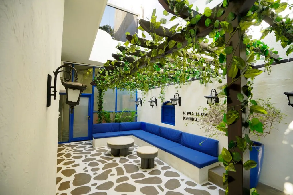 Comfortable resting area at Sarayu Clinic Delhi for post-treatment relaxation