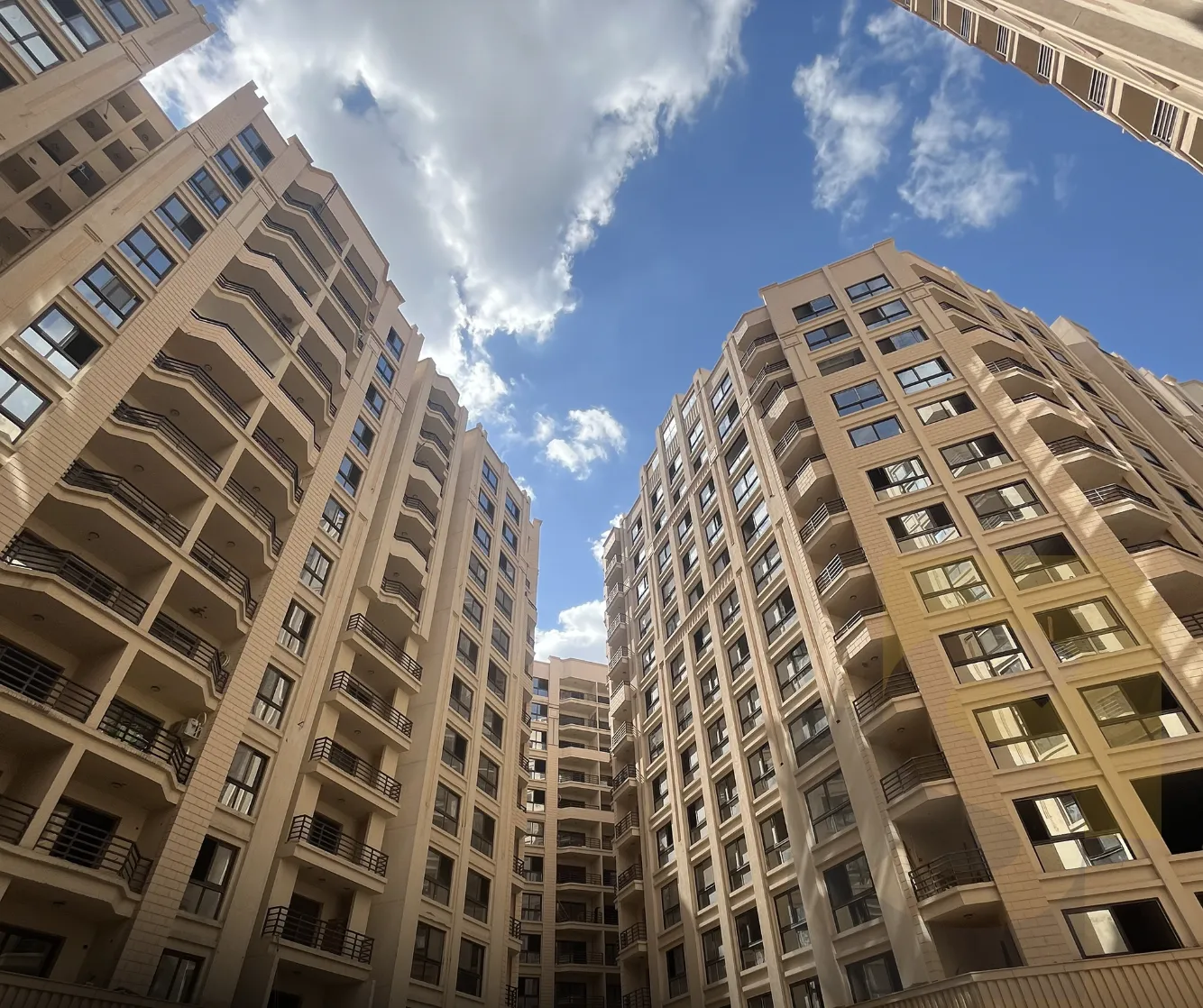 واجهة كمبوند فالوري سموحة - شقق فندقية للبيع أمام نادي سموحة