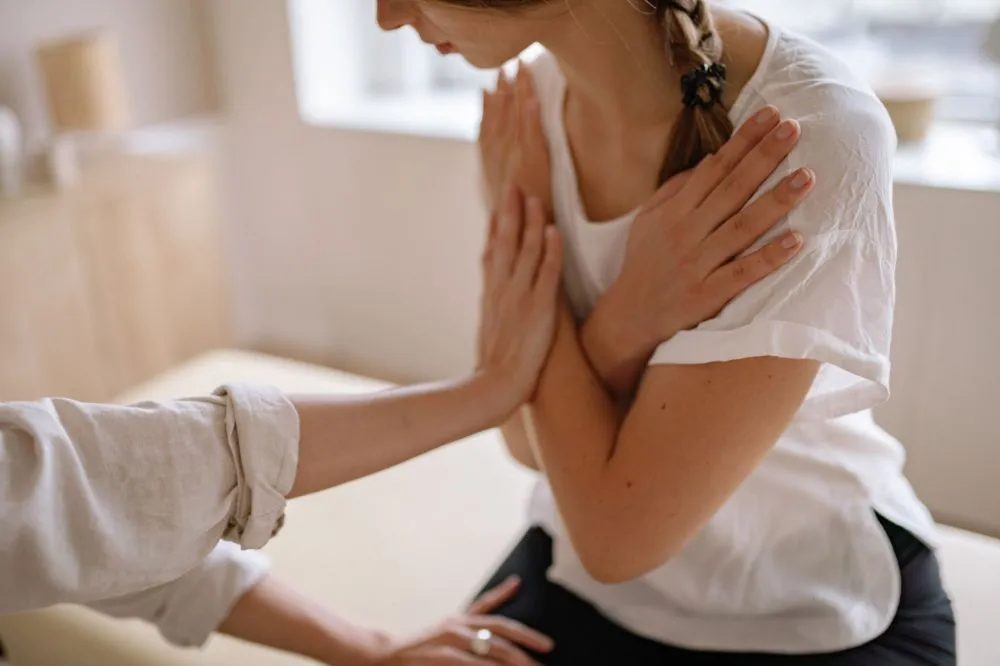 Chronic Low Back Pain: Is Your Treatment Worth the Risk? 4 Patient meeting with interventional pain specialist to discuss chronic low back pain treatment options