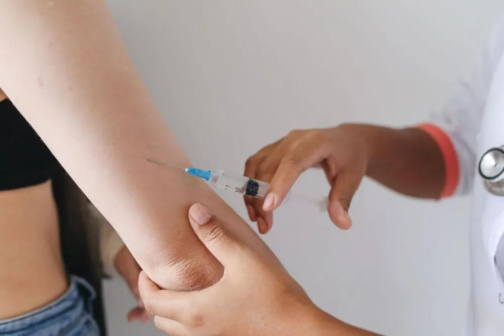 Chronic Pain in IBD & Botox for Migraines | Plano, TX 3 Physician performing Botox injection for chronic migraines at a Plano Texas pain clinic