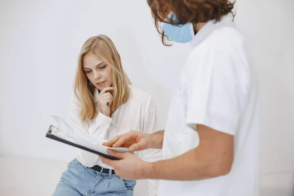 Melatonin for Chronic Pain & Botox for Migraines in Plano, TX 4 Patient scheduling a pain management consultation at a Texas spine and pain clinic