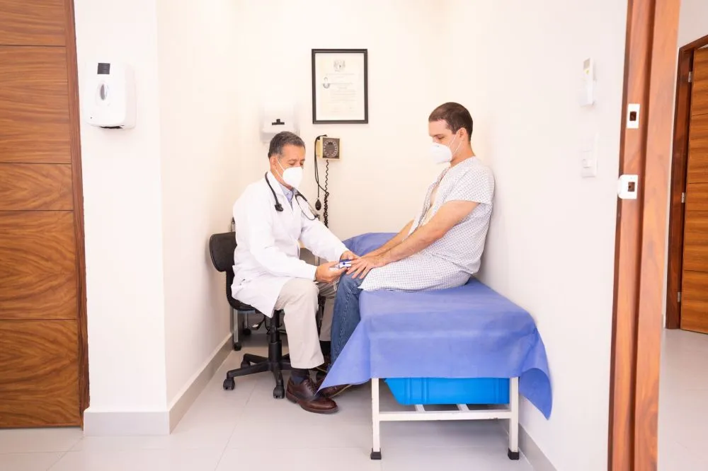 Suzetrigine & Botox for Chronic Migraines in Grand Prairie, TX 2 Pain management doctor consulting with a patient about chronic migraine treatment options in Texas