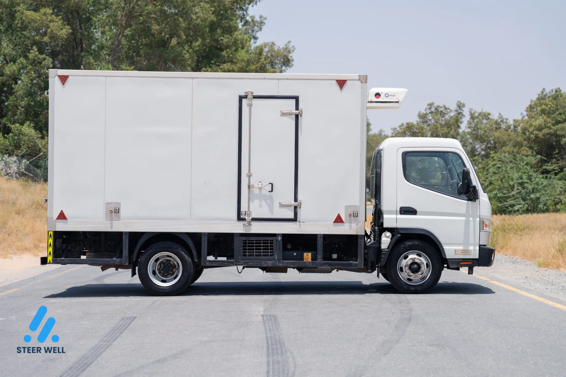 三菱　FUSO　キャンター　4P10 2022年式三菱キャンター4P10、ドバイで販売中