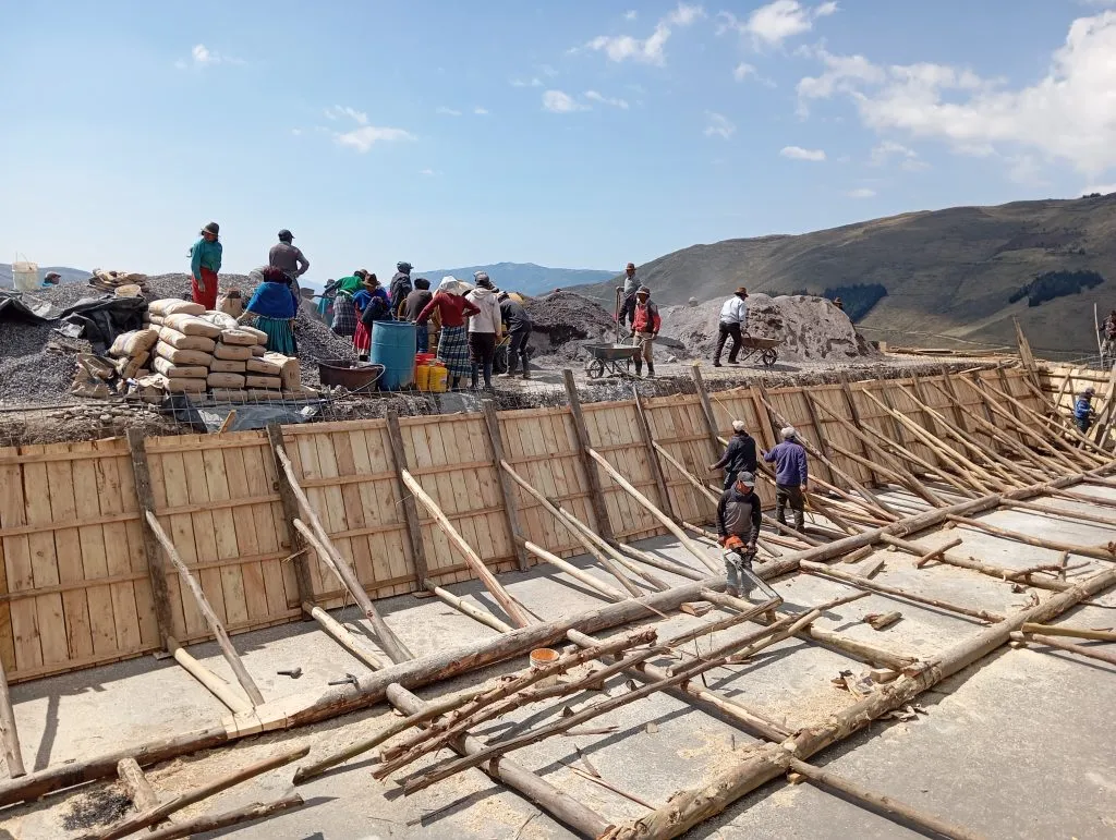 Construcción comunitaria de tanques reservorios para el riego