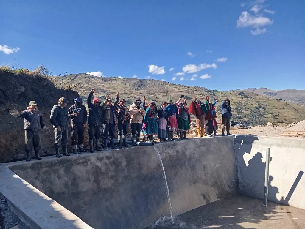 Construcción de tanques reservorios para el riego