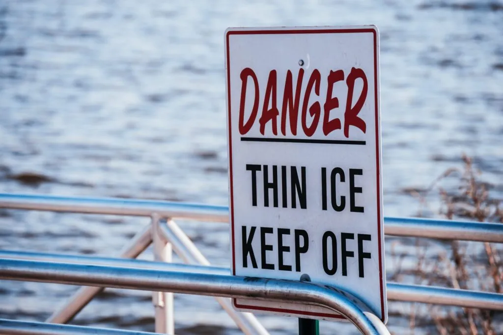 Schild: Danger, Thin Ice