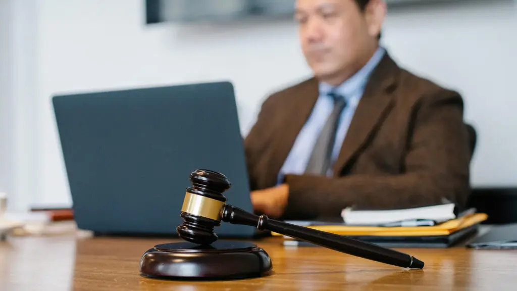 Mencari Bantuan Hukum
