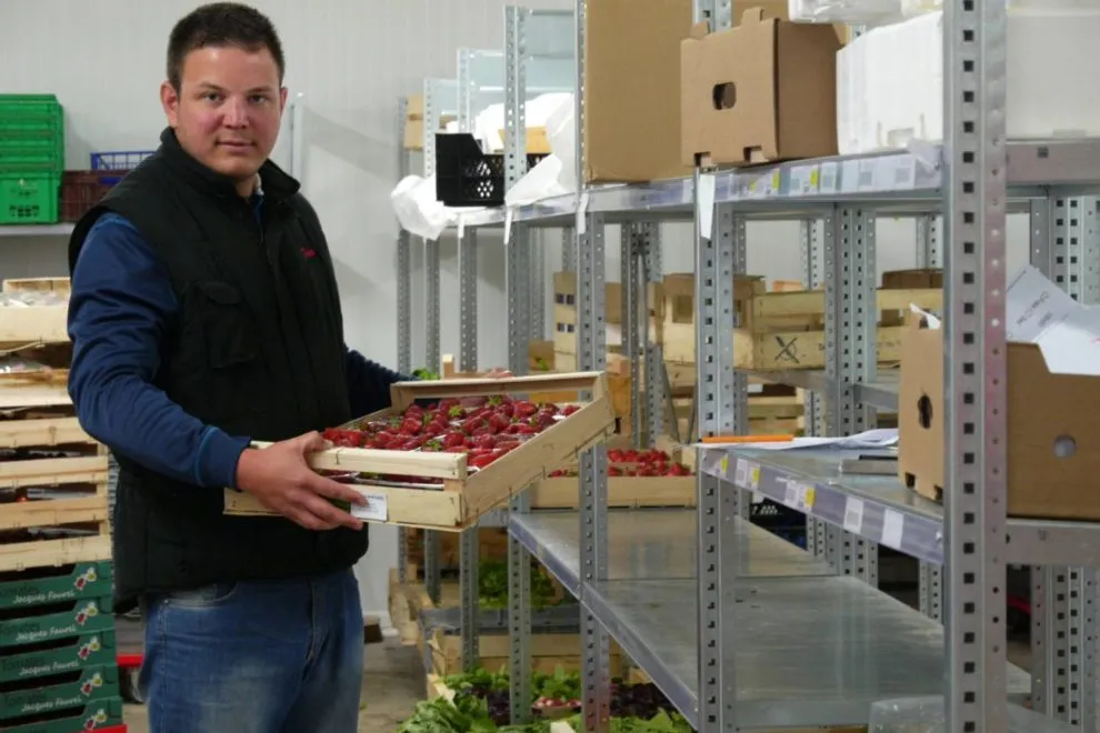 Jean-Sébastien Alègre, fondateur de Mondrivelocal, dans la chambre froide de l'Intermarché du Cendre.