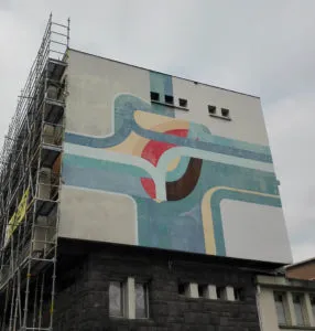 La fresque de la façade est du bâtiment Canopé