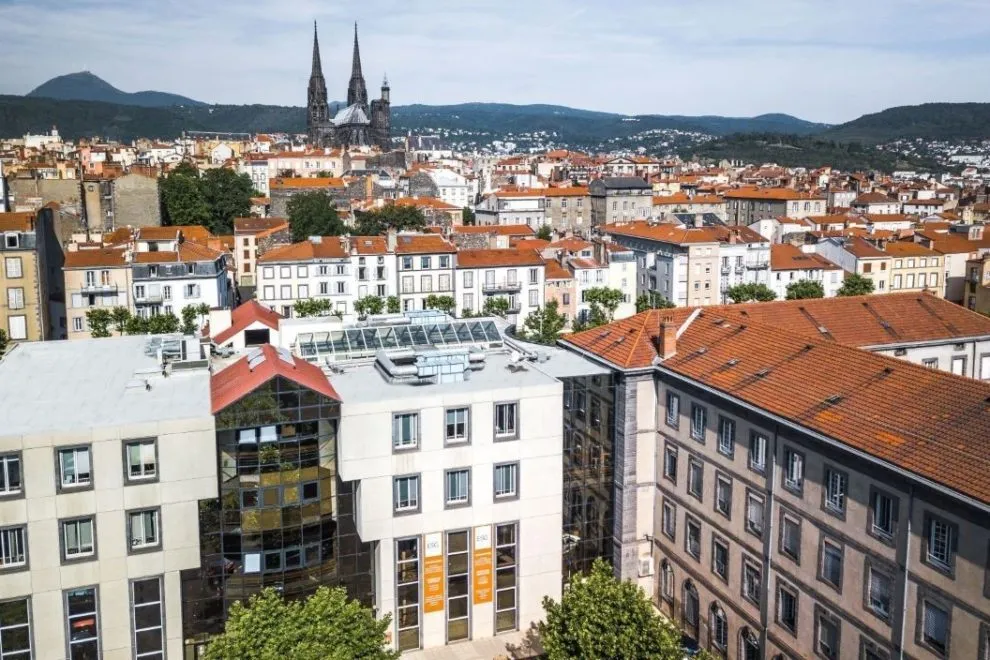 L'ESC Clermont trouve place en plein cœur de la ville.CE EN PLEIN COEUR