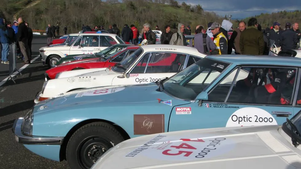 Paddock du Tour Auto à Charade / Photo O. Perrot
